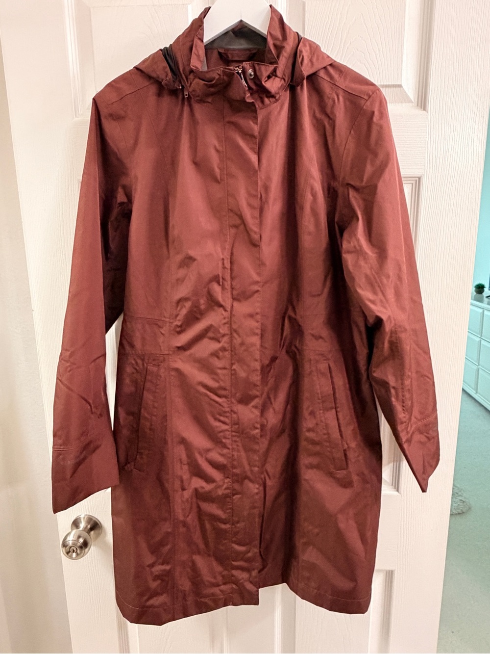 Eddie Bauer Women's Maroon Hooded Trench Coat- GIRL ON THE GO RAINCOAT TRENCH